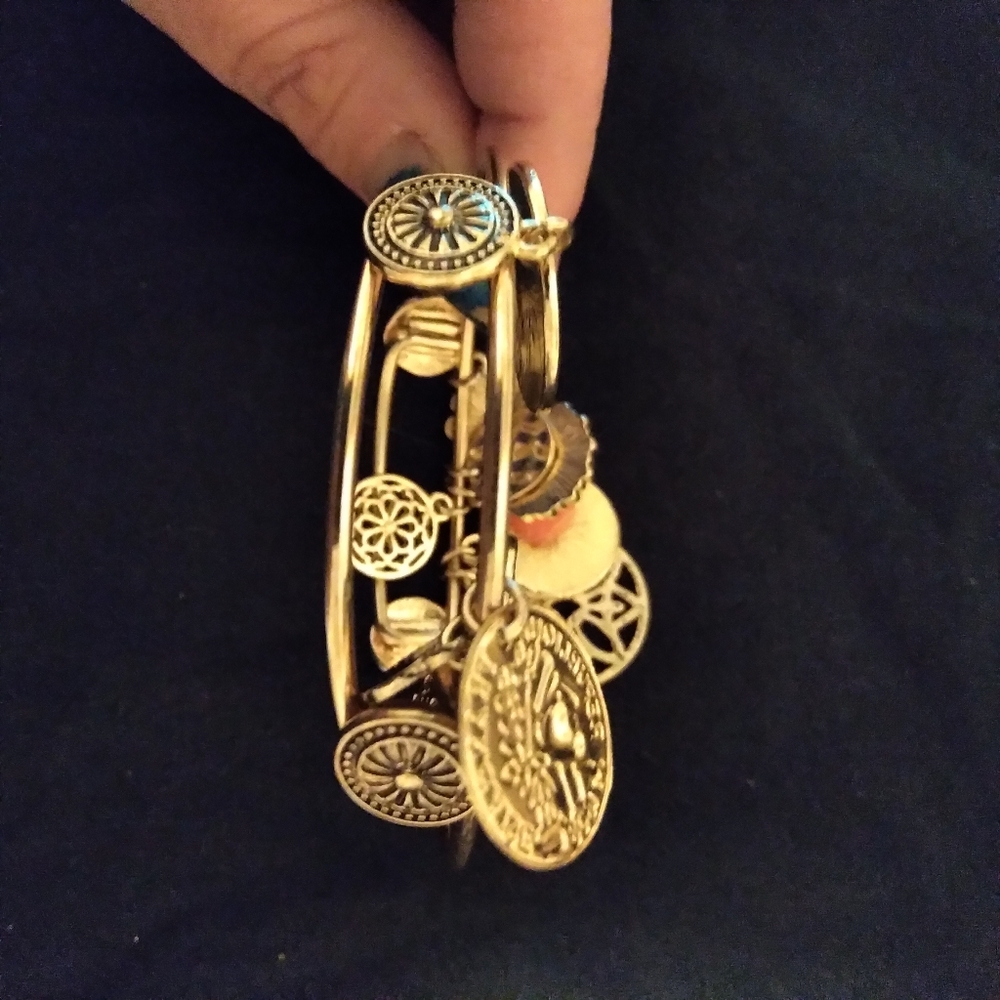 Two R J Graziano bracelets - Picture 13 of 16